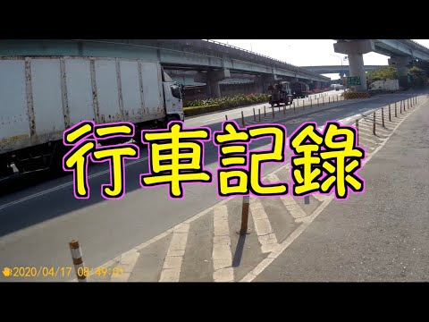 二台大卡車差點相撞