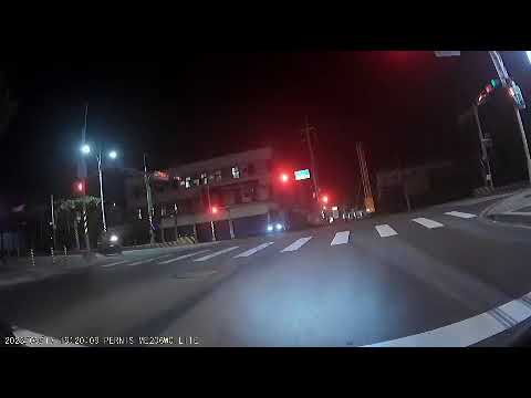 新北八里左岸龍米路二段闖紅燈事故