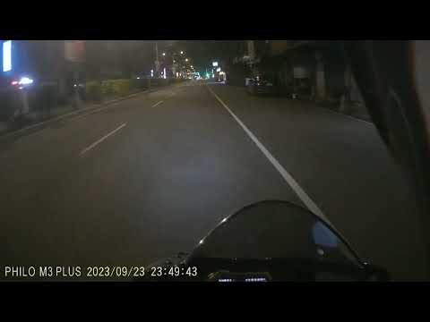 行人三寶深夜闖紅燈，差點又撞了