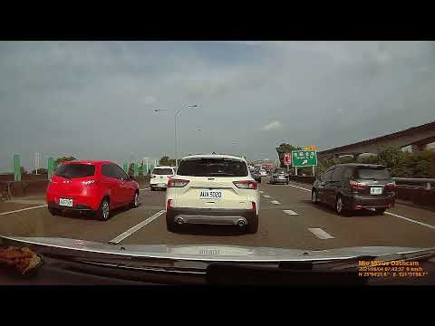 【9885-EG】國道一號，台北交流道，違規使用路肩併入車道，慘遭後方BMW車輛比中指