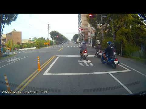 闖紅燈檢舉成立