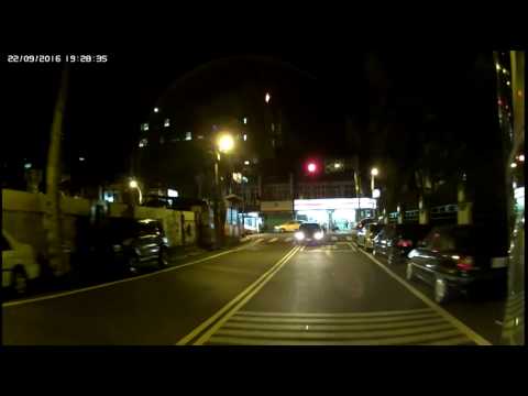 三寶出沒逆向了還不快回正確的車道去