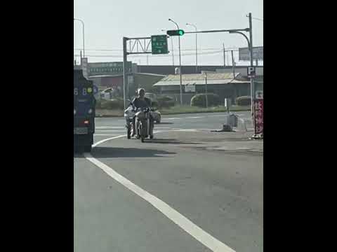 欸阿北不要這樣喔～危險餒！ 三輪車逆向