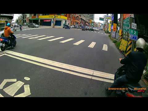 - 遮車牌連闖三紅燈 集體闖紅燈