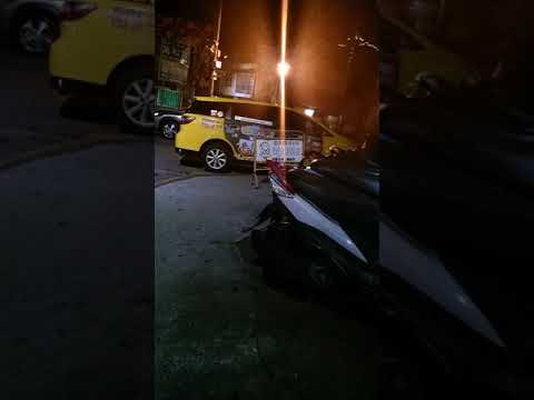 計程車違停擋民眾出入口不願禮讓