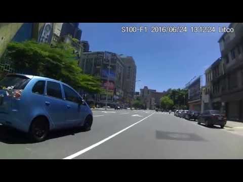 三寶闖紅燈過馬路