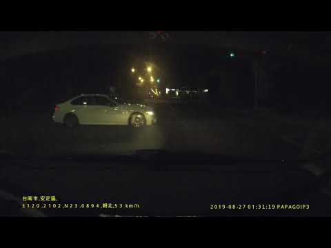 白痴三寶闖紅燈