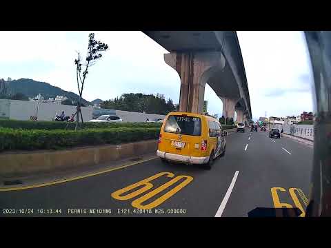 【217-3G】計程車左轉車道違規直行
