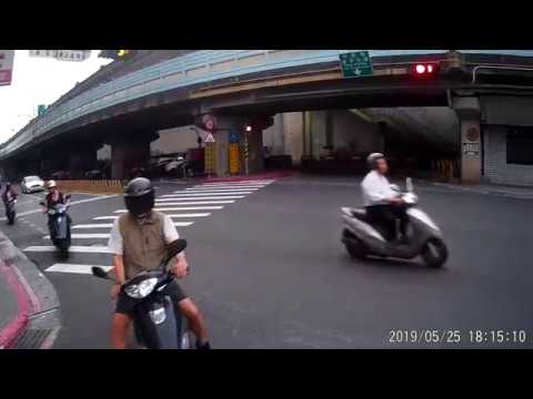 05 25 警察通常抓違規都躲起來抓的