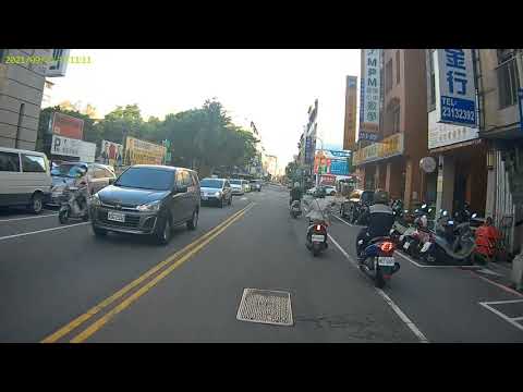 路霸騎士 想切就切 想轉就轉 後車騎士放心，已幫檢舉