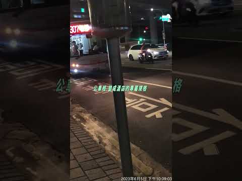 酒店前的違規停車 是沒停車位？