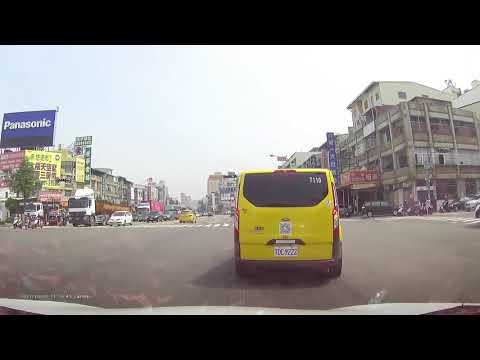 【TDC-9222】。計程車（)違規跨越雙白線超車右轉