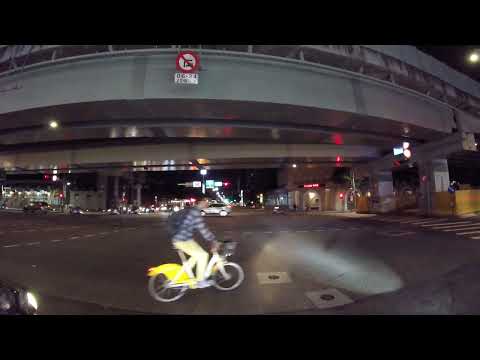 行人闖紅燈 | 阿婆妳這樣過馬路，遲早會被收回去