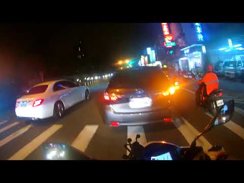 來阿 要比誰比較三寶是不是 還沒綠燈遇紅燈幹嘛停 該死重機上國道說汽車