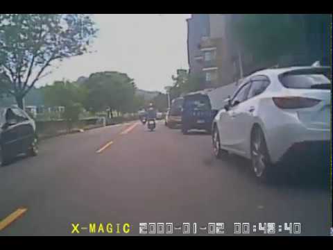 三寶？看都不看的闖紅燈？是有那麼急？    祥順路蝴蝶橋路口  1:05秒開始