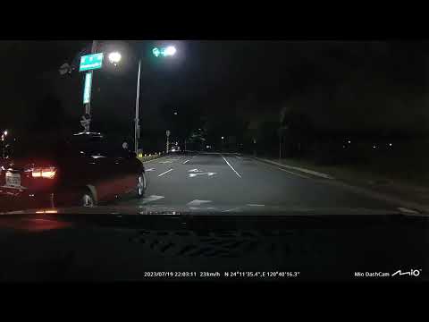 到底是在開三小沒有選配方向燈是不是....