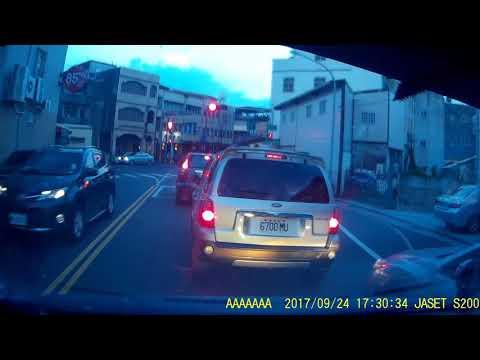 【ARM-6332】違規右側違規停紅線。右側超車。右側逼車。未依規定打方向燈。