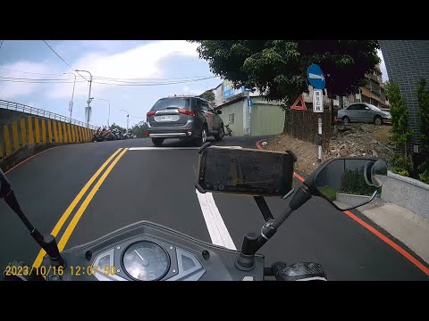 【BBG-3953】轉彎未打方向燈 (已舉發)