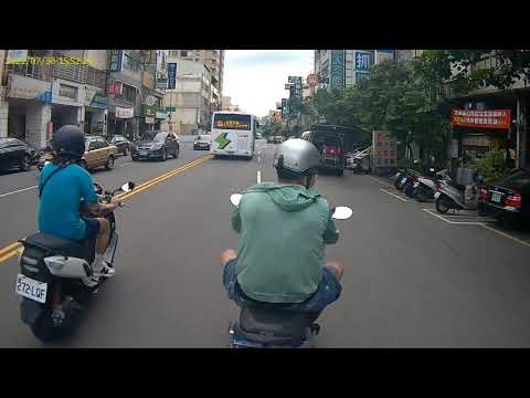 漢口路往台灣大道方向 逼車垃圾 想切就切