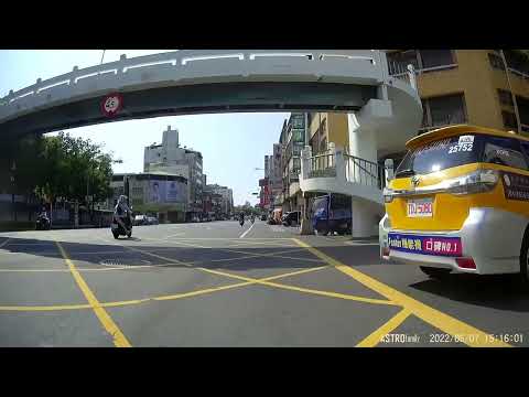 【TDJ-5080】台中計程車  未禮讓直行車、占用來車道搶先左轉、未打方向燈、未保持安全距離