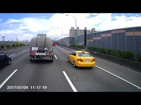 【825-J7】逼車前鏡頭-違規地點高雄市南華一路與國道一號北上五甲系統369.9公里