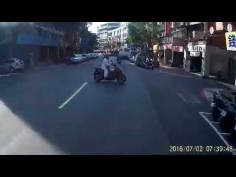 07 02 橫空出現的三寶, 幸好車速不快, 否則真來不及應變