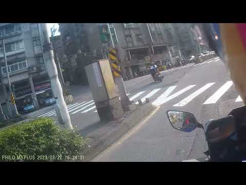 三寶誰家的螃蟹阿姨，麻煩帶回家讓她不要再出來騎車害人了