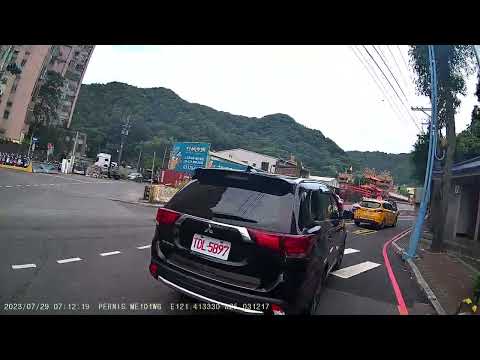 【TDL-5897】計程車右轉彎未打方向燈