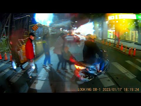 三寶騎士害小孩嚇得吃手手