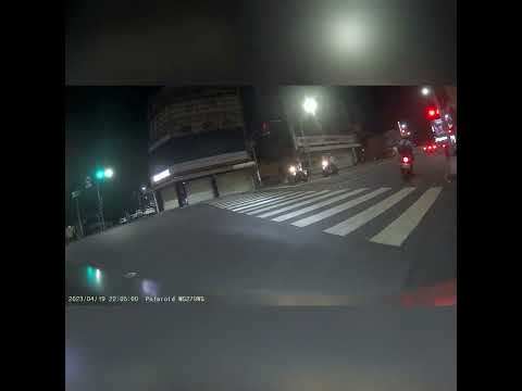 滑手機 綠燈不走 騎人行道 逆向 紅燈騎行