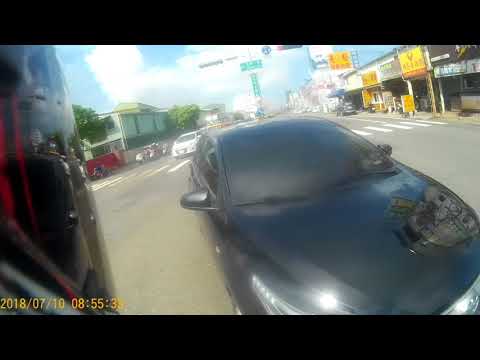 三寶駕駛闖紅燈