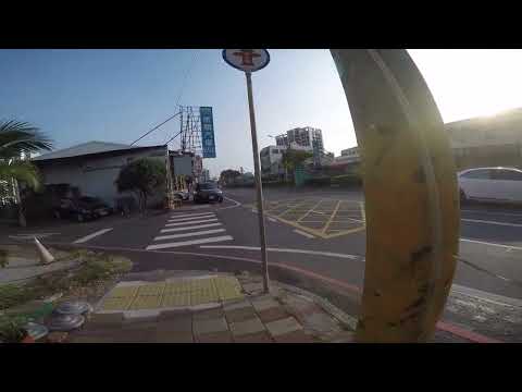 台南行人地獄日常原本打算直行的，前方人行道高能，只好轉彎