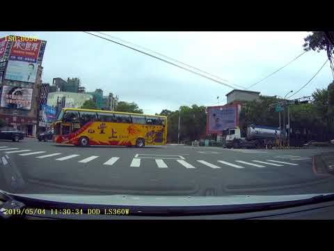 新竹汽車闖紅燈對撞車禍 | WoWtchout