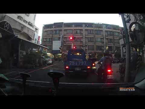 三寶闖紅燈  晚上