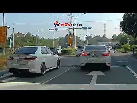 三寶.車禍影片 車禍影片下交流道後，違規左轉擦撞（ 05 16 新竹市香山區中華路六段