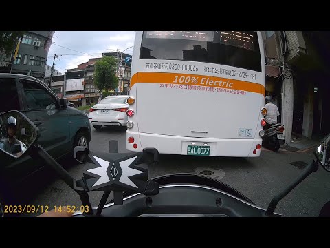 【F37-210】違規行駛人行道 (已舉發)