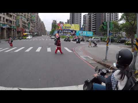 這種左轉方式，看你還是不要出門當三寶害人比較好。