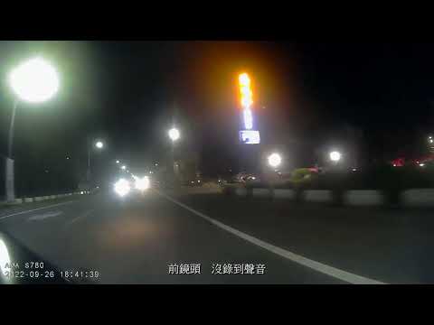 一條路三台三寶逆向 這樣沒有比較快啦 一樣要等紅燈