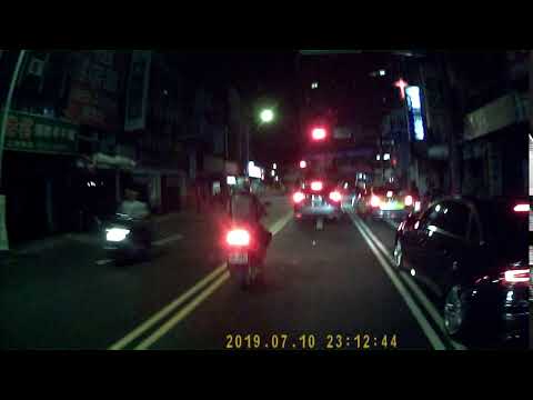 【MBC-9926】跨越雙黃線，逆向行駛。