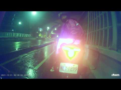 【NEY-1899】惡劣機車，在狹窄機車專用道惡意擋道