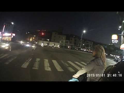 三寶闖紅燈都這麼坦蕩蕩嗎