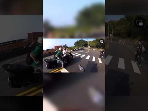 算命活到100歲，騎車出門整路睡。      