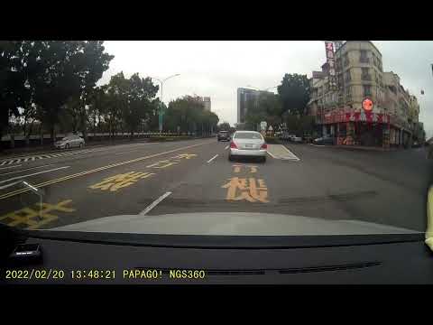 1.不依標線行駛在直走的車道跨越雙白線右轉彎  2.闖紅燈,均檢舉成立